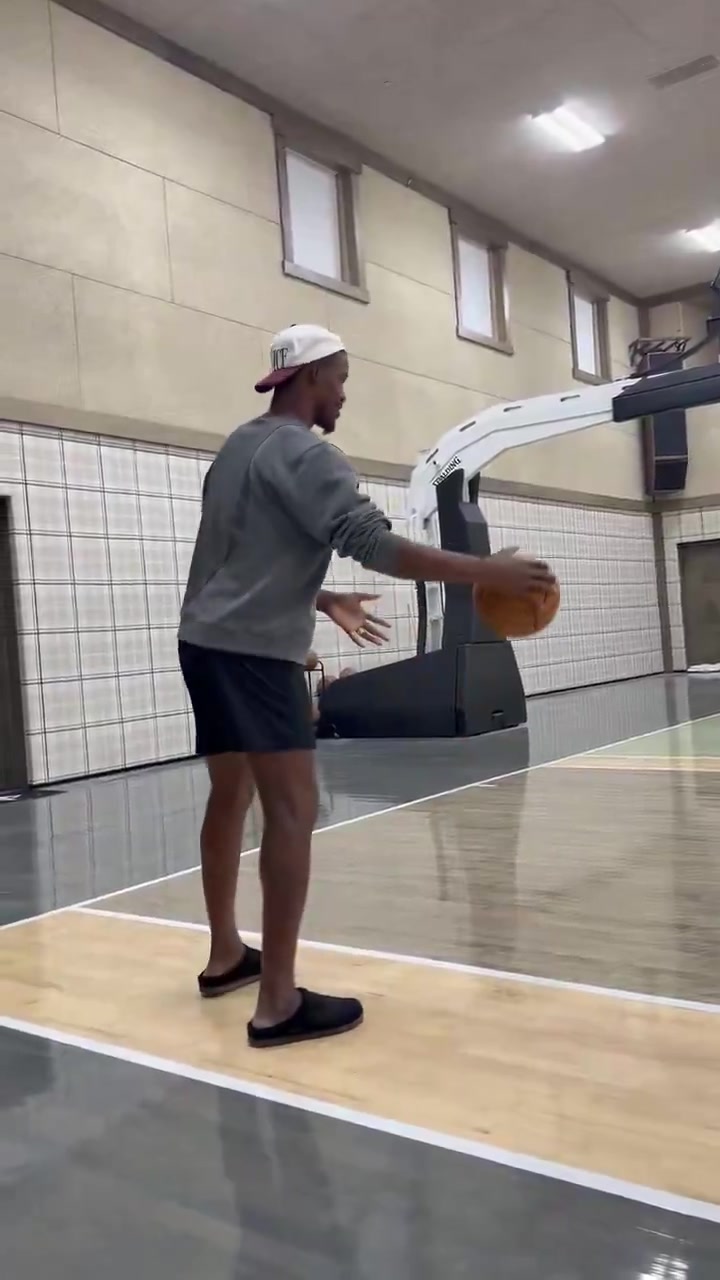 恢复得这么好啊！受伤不足三个月 巴特勒已经开始试射三分了